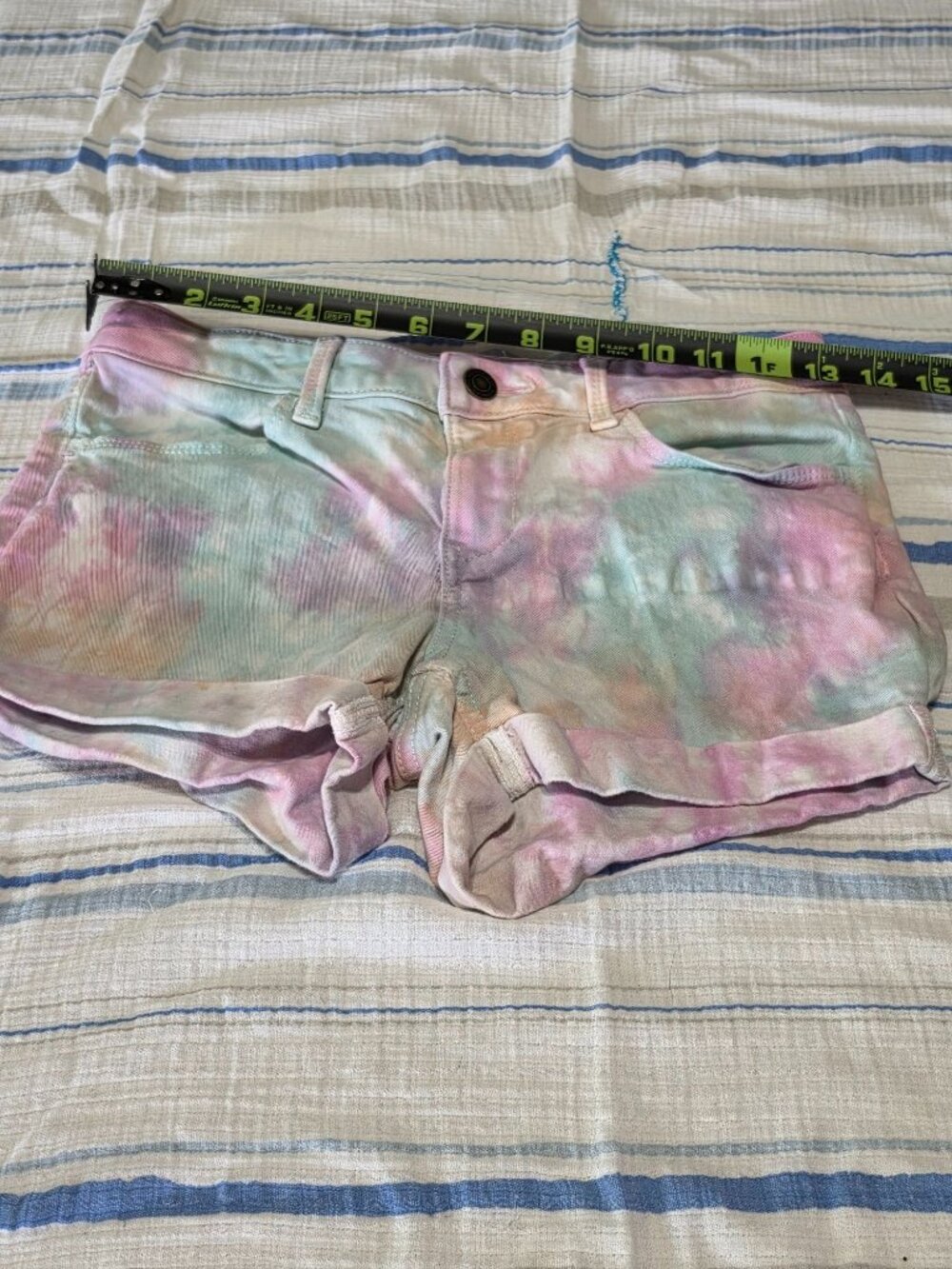 SO Kohl's Girls Mid-Rise Shortie Tie-Dye Denim Shorts Pastels Size 14 - Picture 3 of 6